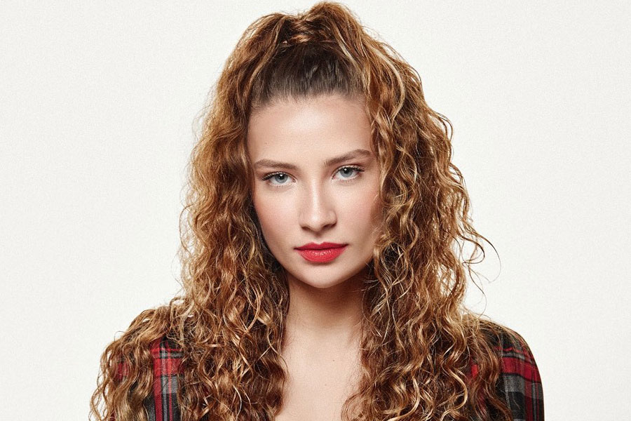 Irmak Arıcı Yeni Şarkısı İçin Gün Sayıyor