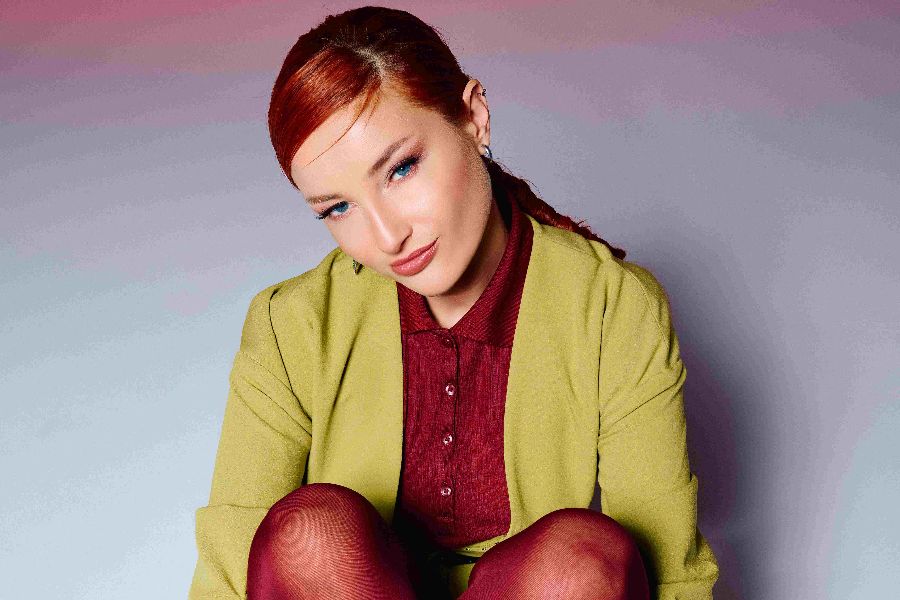 Güliz Ayla Yorumuyla "Gönül Sabreyle Sabreyle"