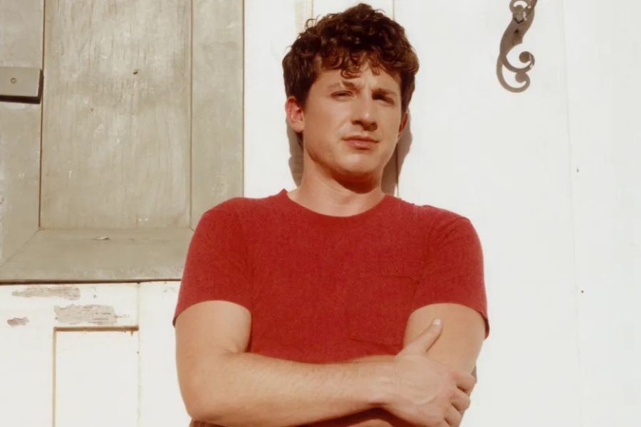 Charlie Puth Noel Temalı Şarkısını Yayınladı