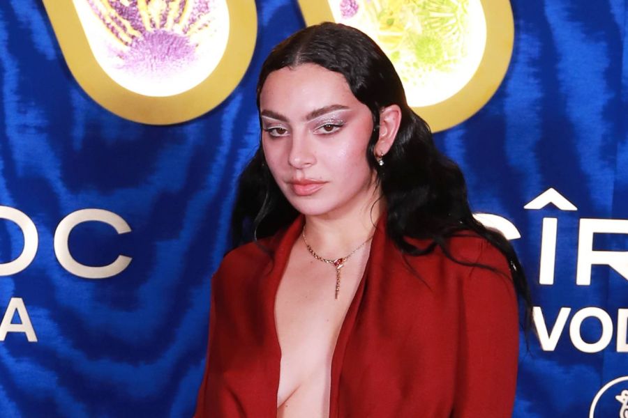 ‘Brat’ Collins Sözlüğü’nün Yılın Kelimesi Seçildi