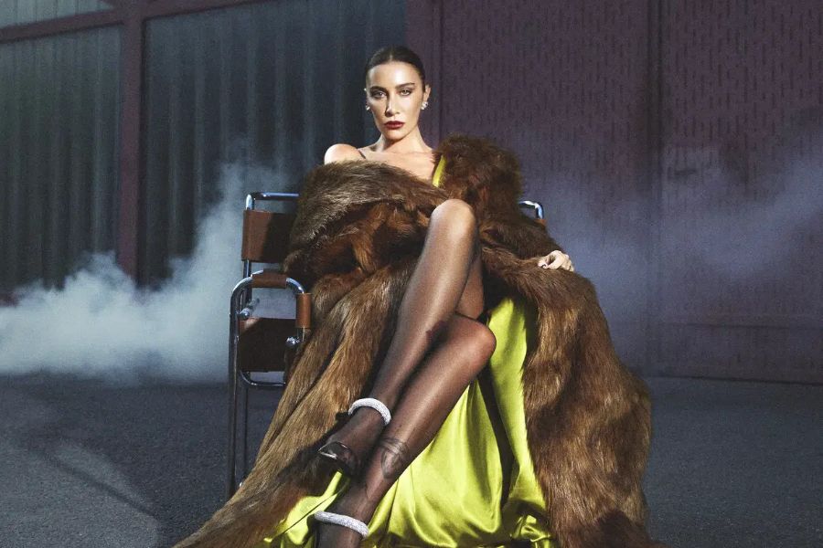 Sıla Gençoğlu'dan Yeni Albüm: "Kafa Yüksek Kalp Kırık"