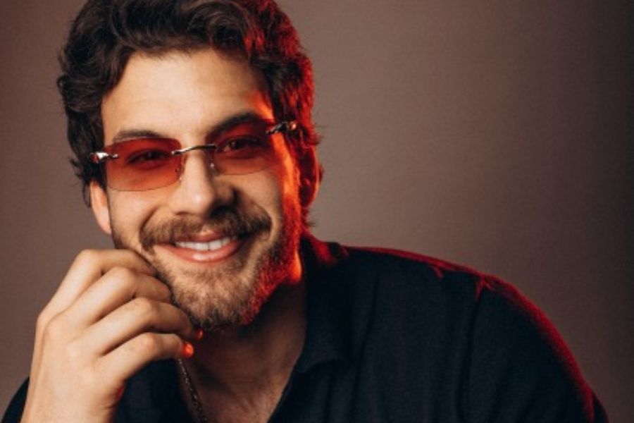 Mustafa Mert Koç Seneyi Yeni Şarkıyla Kapadı...