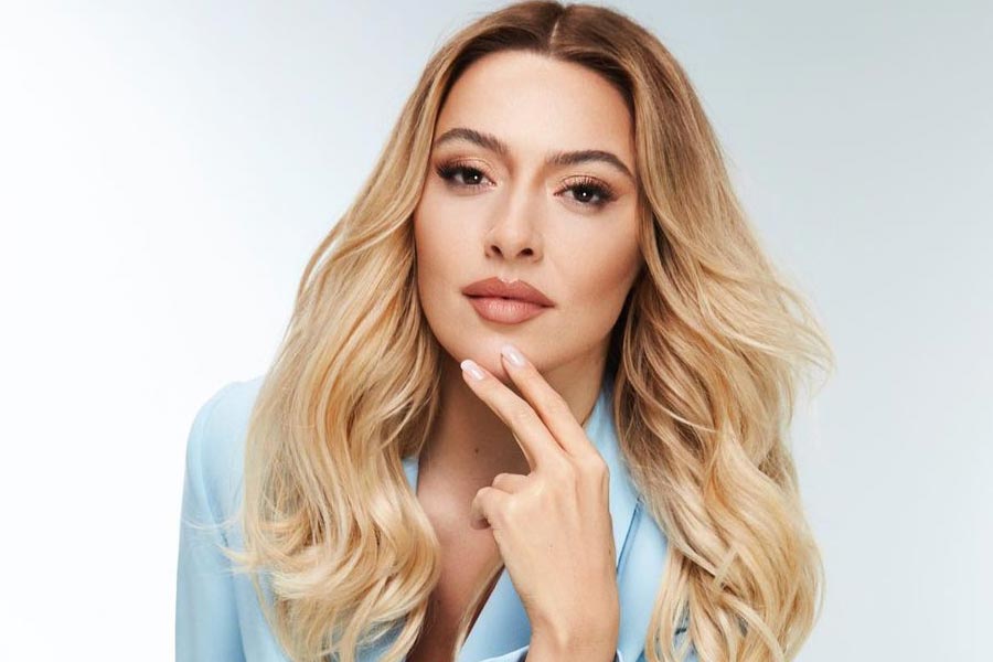 Ünlü Şarkıcı Hadise'den Annesine 200 Bin Liralık Jest