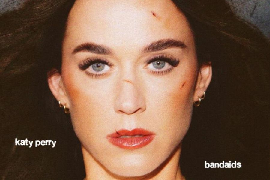 Katy Perry, Yeni Single’ı “bandaids” ile Geri Döndü