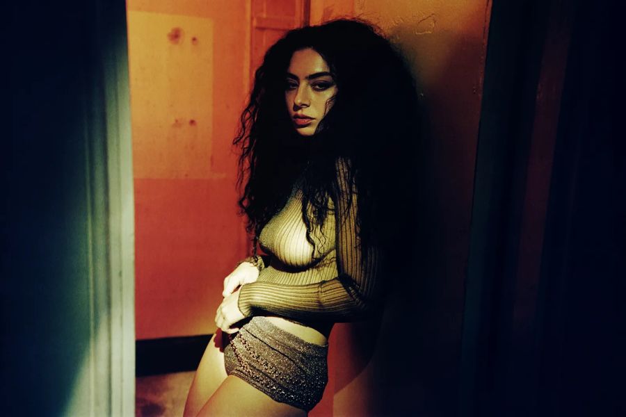 Charli XCX Yeni Albümünü Yayınladı