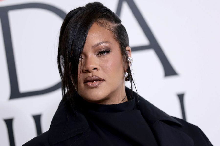 Rihanna’dan Tarihi Rekor!