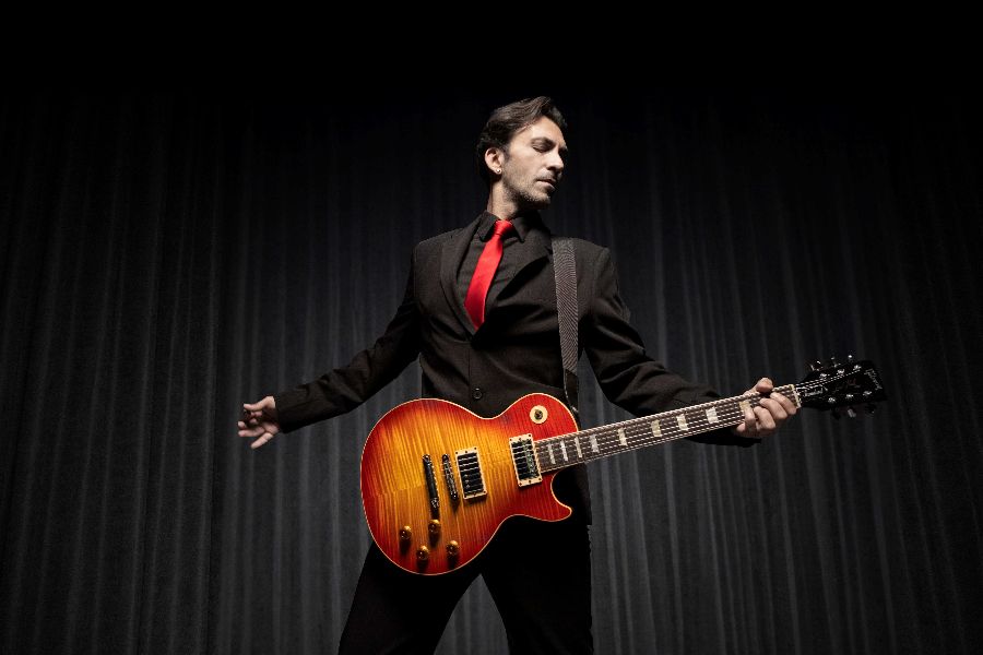 İlhan Güryalçın'dan "Aşk Oyunu"