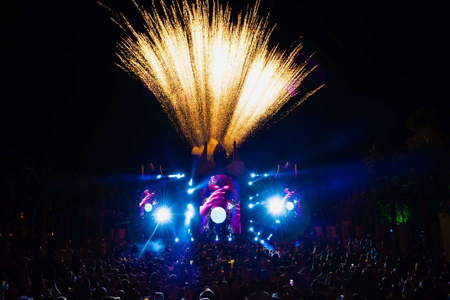 Cage Club Açıldı!