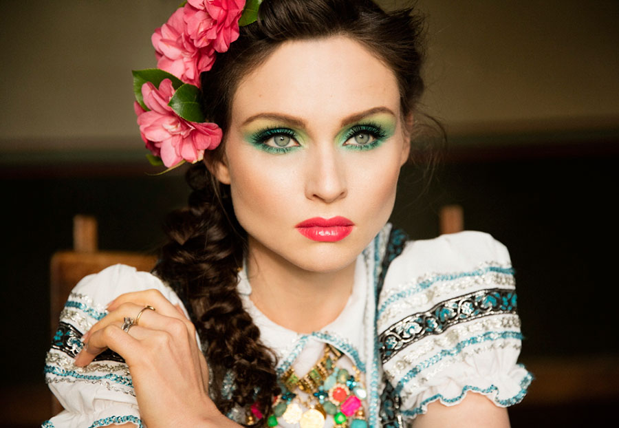 Hem Anne Hem Pop Yıldızı Olmak Tuhaf