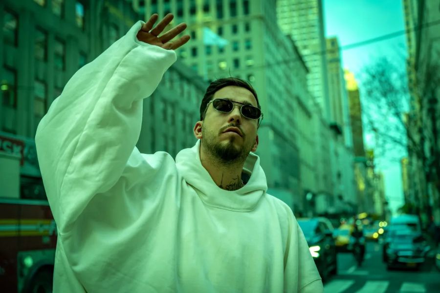 Mahmut Orhan Yeni Teklisini Paylaştı