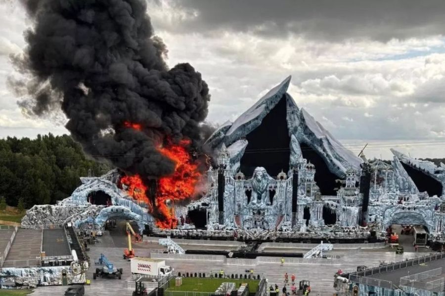 Tomorrowland’ın Ana Sahnesi Festivalden 48 Saat Önce Yandı!