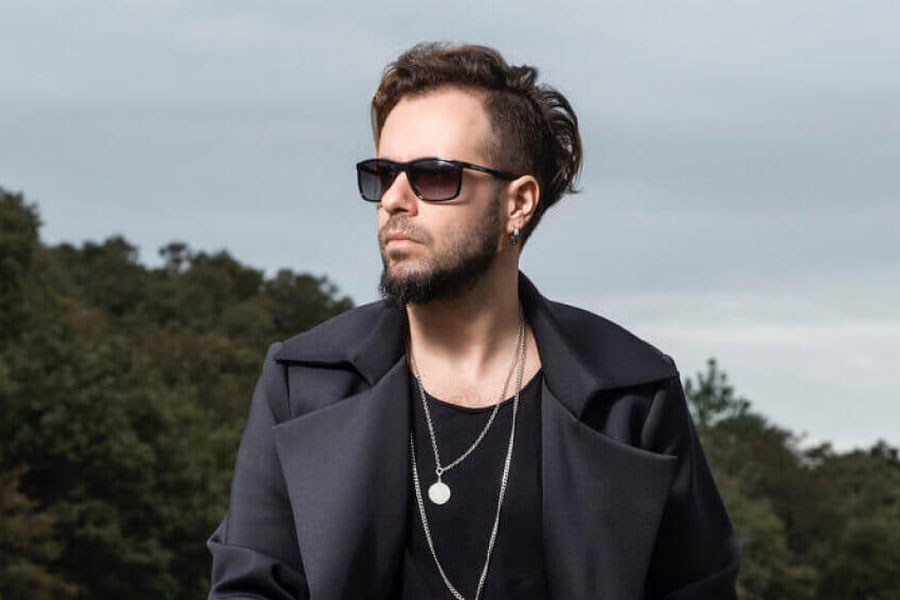 İlk şarkı Emre'den