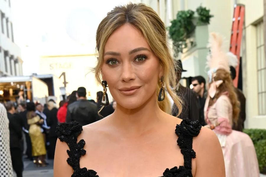 Hilary Duff Müziğe Geri Dönüyor