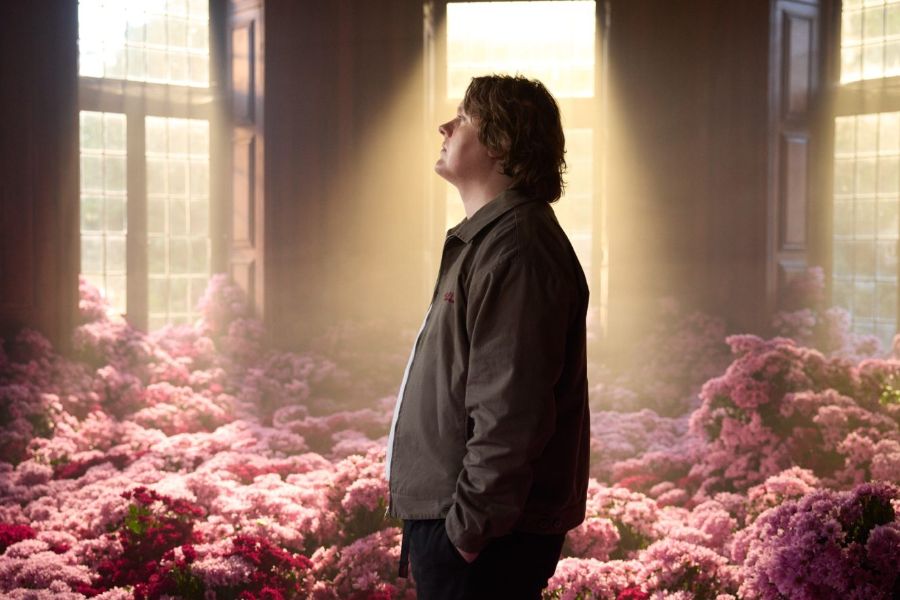 Lewis Capaldi’den Güçlü Geri Dönüş: Yeni Şarkısı ‘Survive’ Yayında!