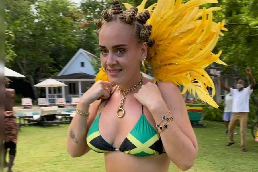 Adele Yüzyılın En Çok Satan Kadın Sanatçısı Oldu