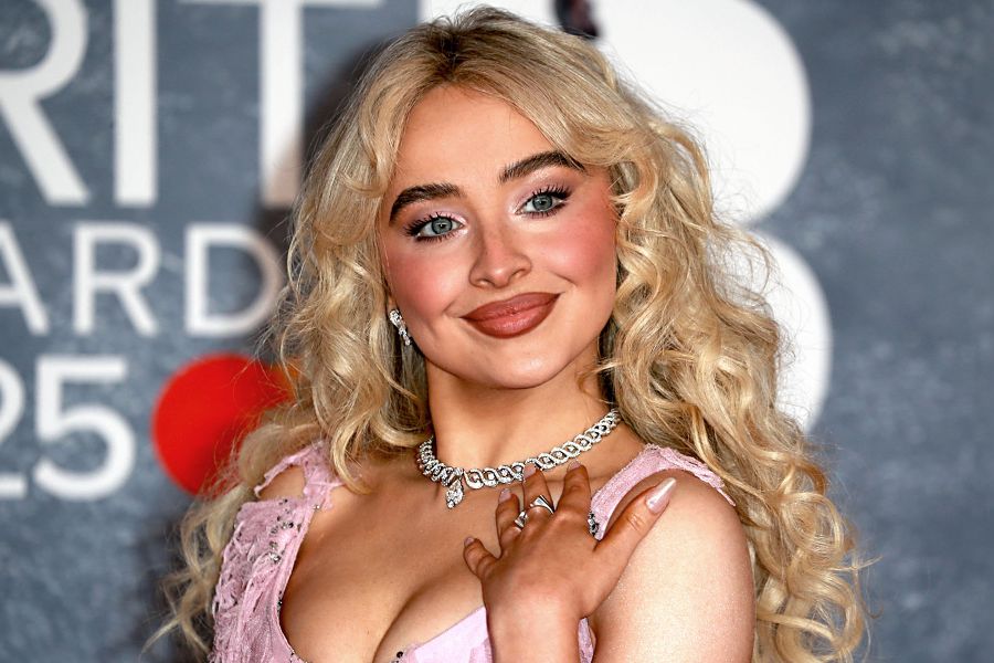 Sabrina Carpenter, Yeni Bonus Şarkısını Yayınladı