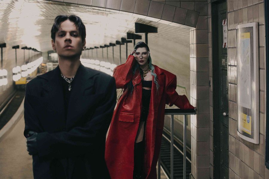 Hande Yener ve Madrigal Düeti Yayında!