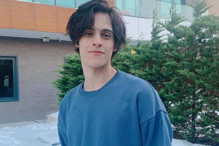 Ege Can Sal'ın Yeni Şarkısı "Başa Sar"