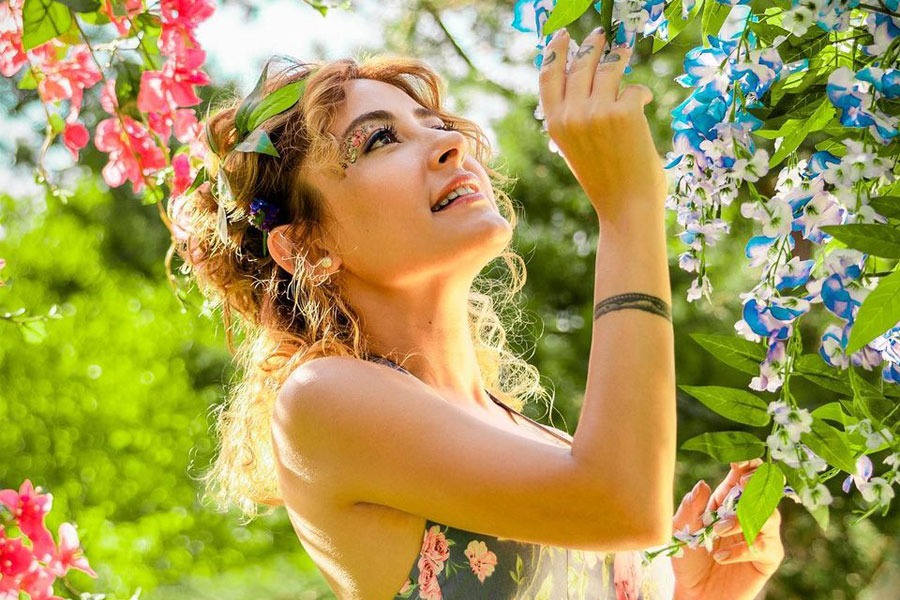 Melek Mosso’dan Hayranlarına Müjdeli Haber