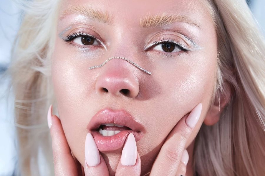 Ece Seçkin'in Yaklaşan Albümünden Yeni Şarkı Geldi!