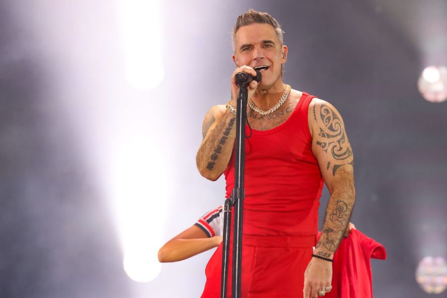 Robbie Williams Yeni Albümünü Sürpriz Bir Şekilde Yayınladı