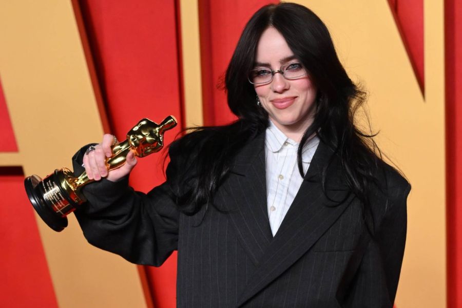 Billie Eilish Yeni Şarkısını Tanıttı 