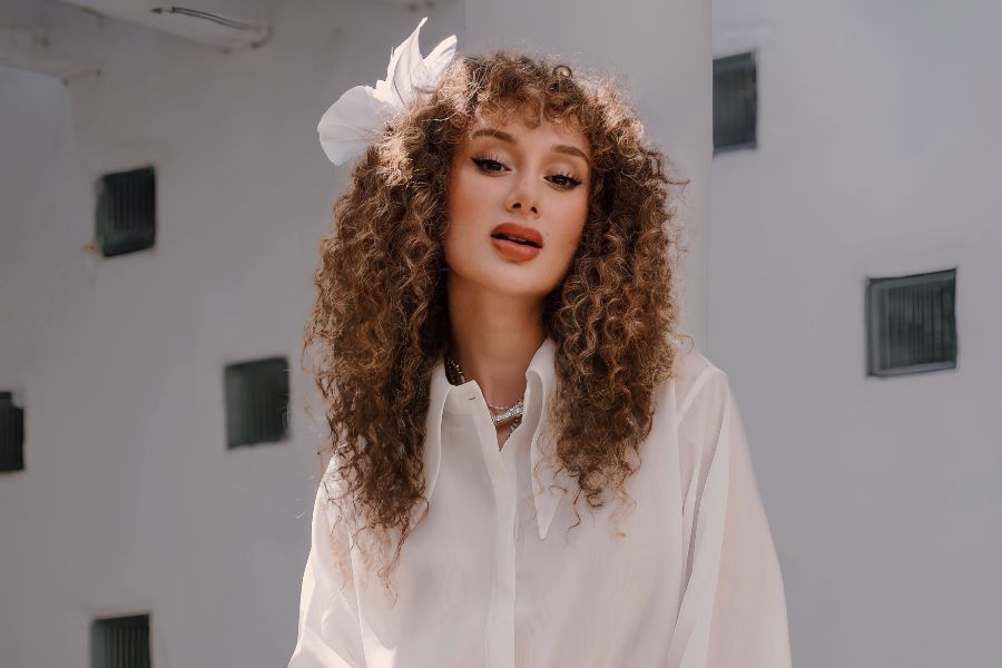 Mela Bedel'den Yeni Şarkı!