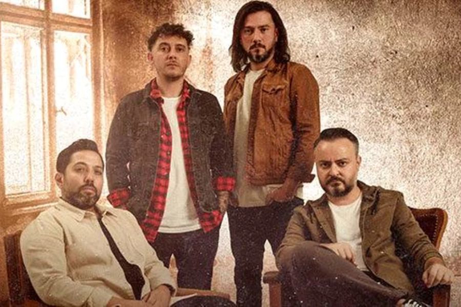 Seksendört'ten Sürpriz Albüm: "BİR AŞK"