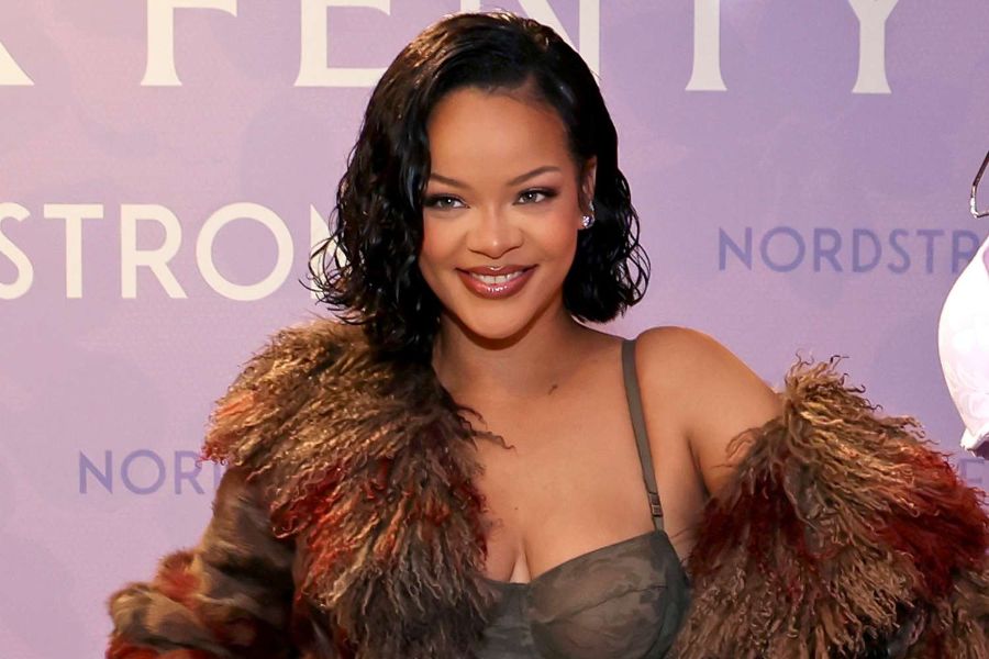 Rihanna Sahnelere Geri Dönüyor