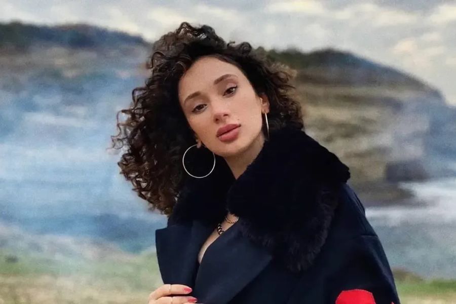 Mela Bedel’den Yaza Damgasını Vuracak Yeni Hit: “Hadi Yallah”