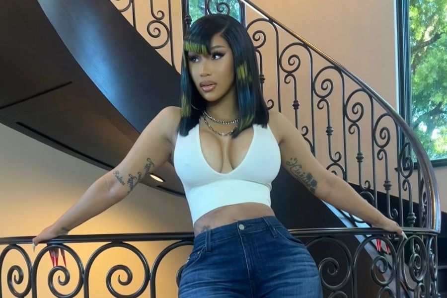 Cardi B’nin Mikrofonu 99 bin 900 Dolara Satıldı