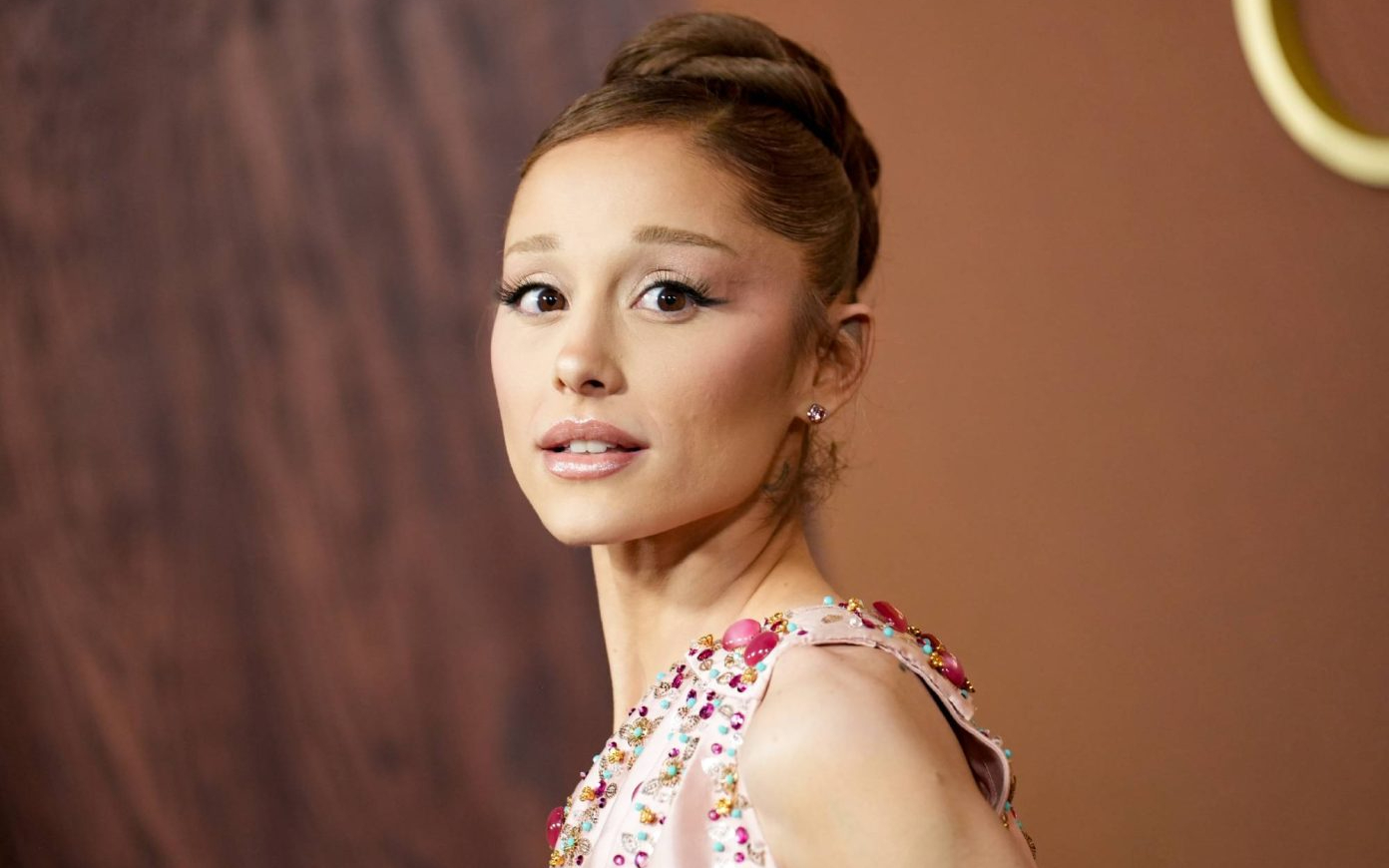 Ariana Grande, 'Petal' Albümünün Tam Şarkı Listesini Açıkladı