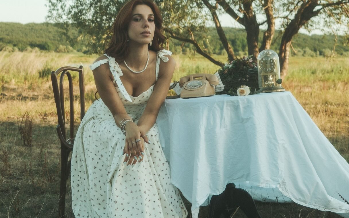 Selin Sessizliğini Yeni Şarkısıyla Bozdu