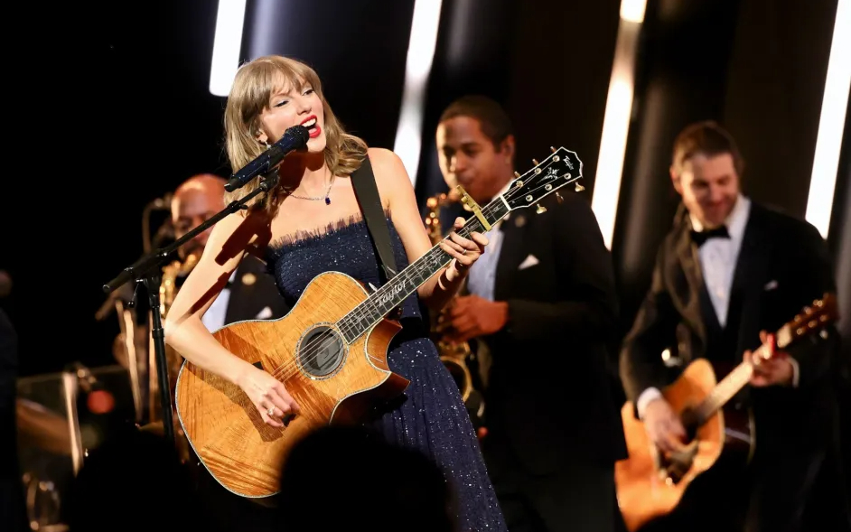 Taylor Swift, 'The Fate of Ophelia'yı İlk Kez Sahnede Söyledi